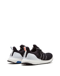 Chaussures de sport noires et blanches adidas