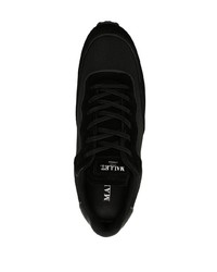 Chaussures de sport noires et blanches Mallet