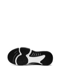 Chaussures de sport noires et blanches Nike