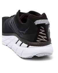 Chaussures de sport noires et blanches Hoka One One