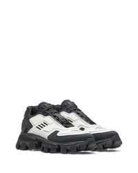 Chaussures de sport noires et blanches Prada