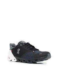 Chaussures de sport noires et blanches ON Running