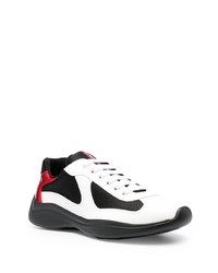 Chaussures de sport noires et blanches Prada