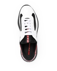 Chaussures de sport noires et blanches Prada