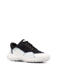 Chaussures de sport noires et blanches Camper