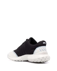 Chaussures de sport noires et blanches Camper