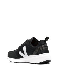 Chaussures de sport noires et blanches Veja