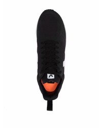 Chaussures de sport noires et blanches Veja