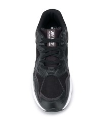 Chaussures de sport noires et blanches New Balance