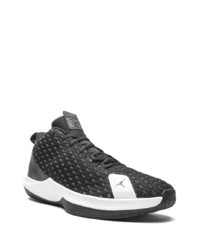 Chaussures de sport noires et blanches Jordan