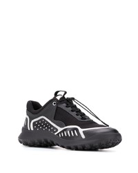 Chaussures de sport noires et blanches Camper