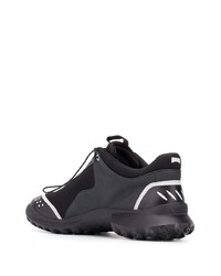 Chaussures de sport noires et blanches Camper