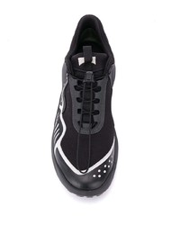 Chaussures de sport noires et blanches Camper