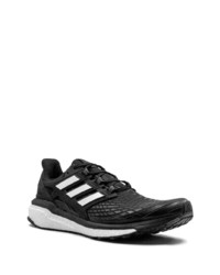 Chaussures de sport noires et blanches adidas