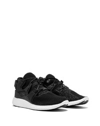 Chaussures de sport noires et blanches adidas