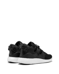 Chaussures de sport noires et blanches adidas