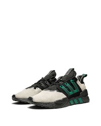 Chaussures de sport noires et blanches adidas