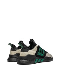 Chaussures de sport noires et blanches adidas