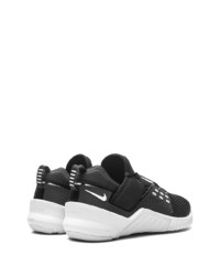 Chaussures de sport noires et blanches Nike