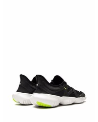 Chaussures de sport noires et blanches Nike