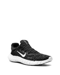 Chaussures de sport noires et blanches Nike