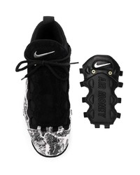 Chaussures de sport noires et blanches Nike