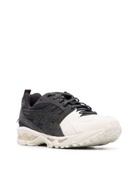 Chaussures de sport noires et blanches Asics