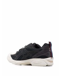 Chaussures de sport noires et blanches Asics