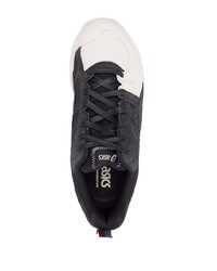 Chaussures de sport noires et blanches Asics