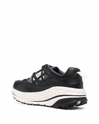 Chaussures de sport noires et blanches White Mountaineering