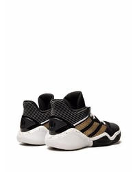 Chaussures de sport noires et blanches adidas