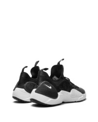 Chaussures de sport noires et blanches Nike