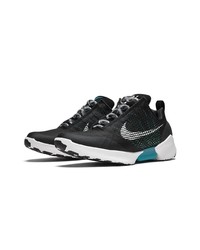 Chaussures de sport noires et blanches Nike