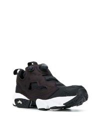 Chaussures de sport noires et blanches Reebok