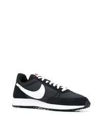 Chaussures de sport noires et blanches Nike