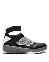 Chaussures de sport noires et blanches Jordan