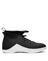 Chaussures de sport noires et blanches Jordan