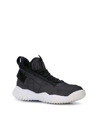 Chaussures de sport noires et blanches Nike