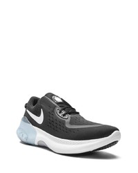 Chaussures de sport noires et blanches Nike