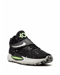 Chaussures de sport noires et blanches Nike