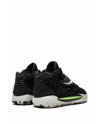 Chaussures de sport noires et blanches Nike