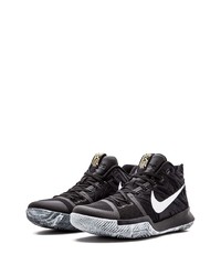 Chaussures de sport noires et blanches Nike