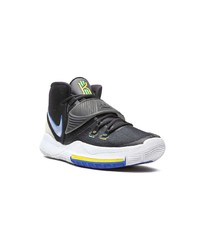 Chaussures de sport noires et blanches Nike