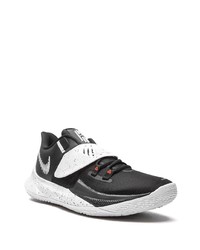 Chaussures de sport noires et blanches Nike