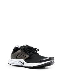 Chaussures de sport noires et blanches Nike