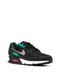 Chaussures de sport noires et blanches Nike