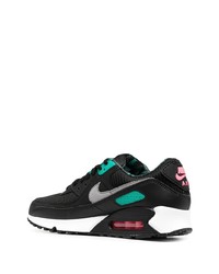 Chaussures de sport noires et blanches Nike