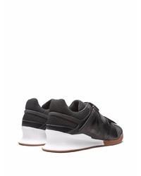 Chaussures de sport noires et blanches Reebok