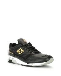 Chaussures de sport noires et blanches New Balance