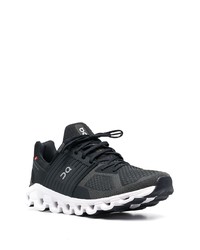 Chaussures de sport noires et blanches ON Running